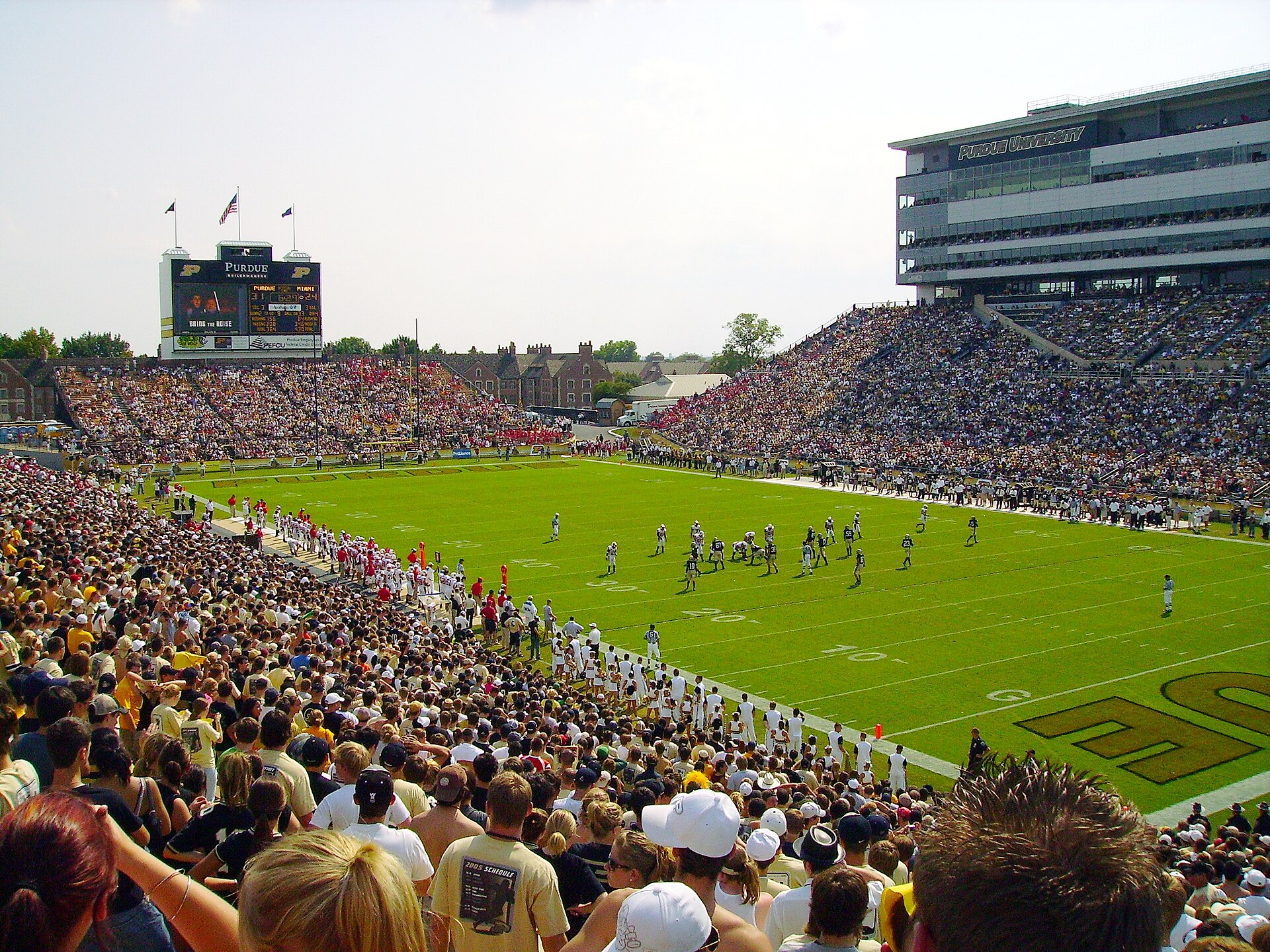 Imagem de referência de Ross-Ade Stadium, descrito nos dados abertos como estádio em Indiana, Estados Unidos