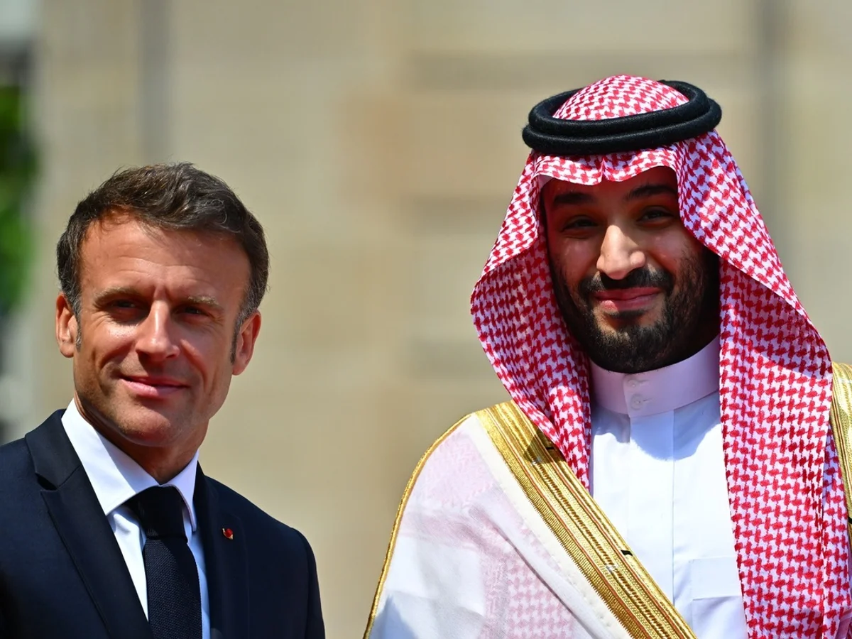 França decide enviar tropas para ajudar a Arábia Saudita contra os Houthis