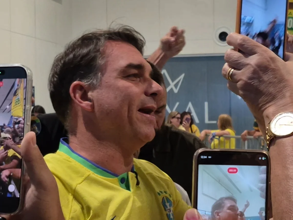 Mendonça manda derrubar posts sobre polêmica com Nossa Senhora e Flávio