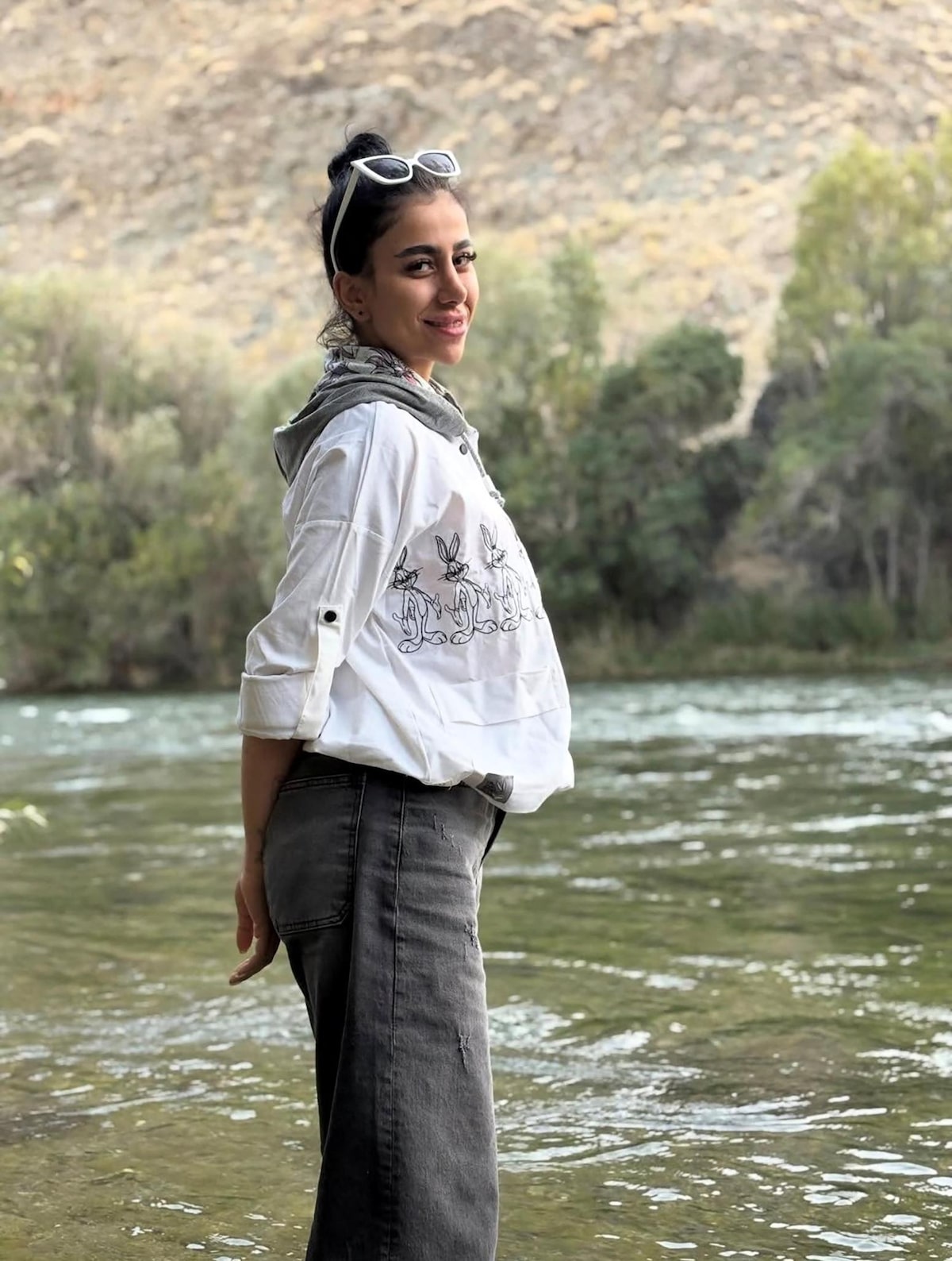 Condenada à morte aos 21 anos por participar de protestos, iraniana aguarda execução