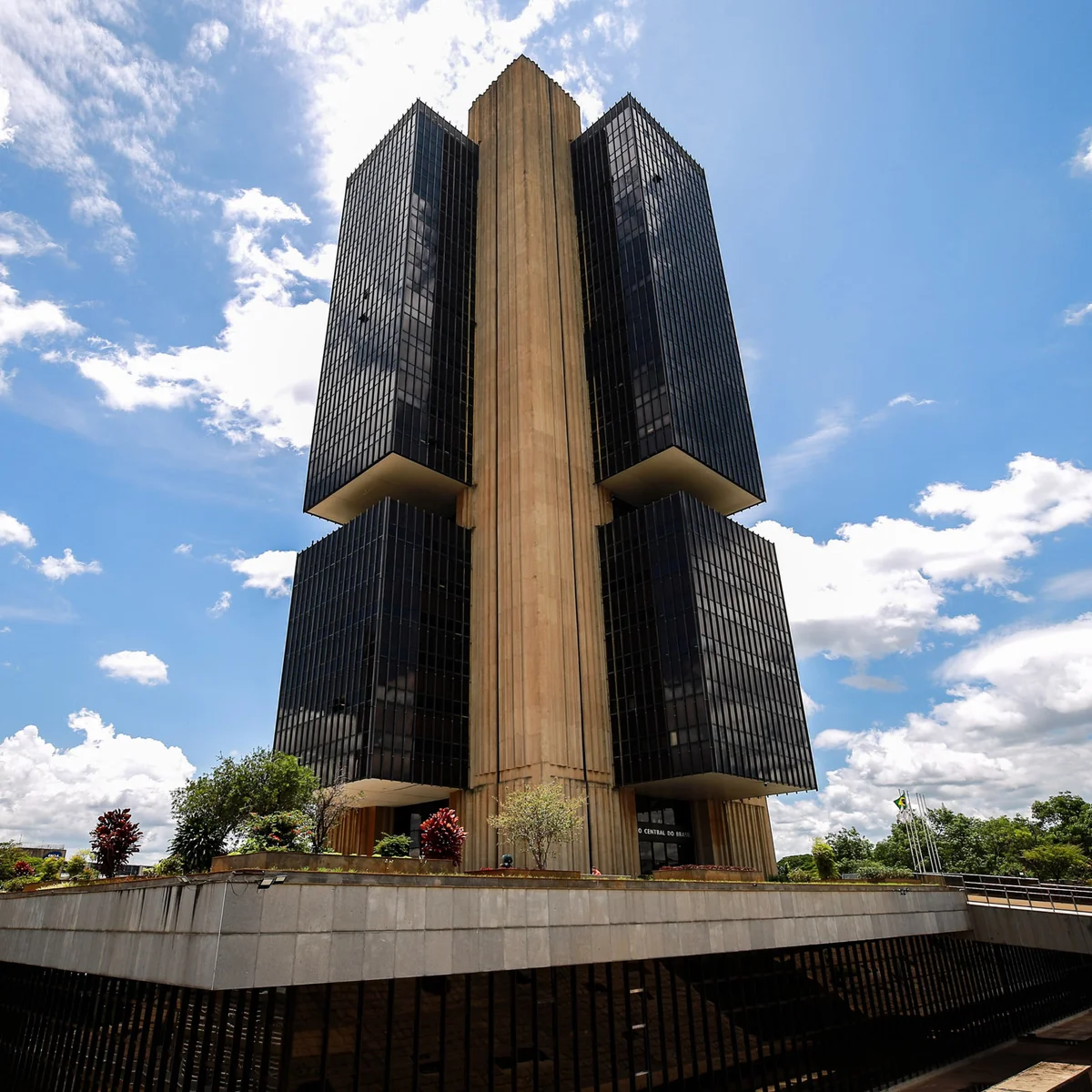 BC sobe para 90% chance de inflação furar o teto da meta em 2026