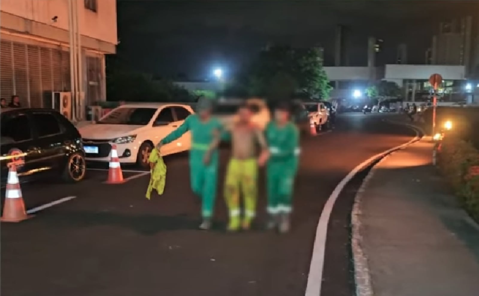 Imagem da matéria: Agente de limpeza é arrastado para comunidade e espancado, enquanto trabalhava, em João Pessoa
