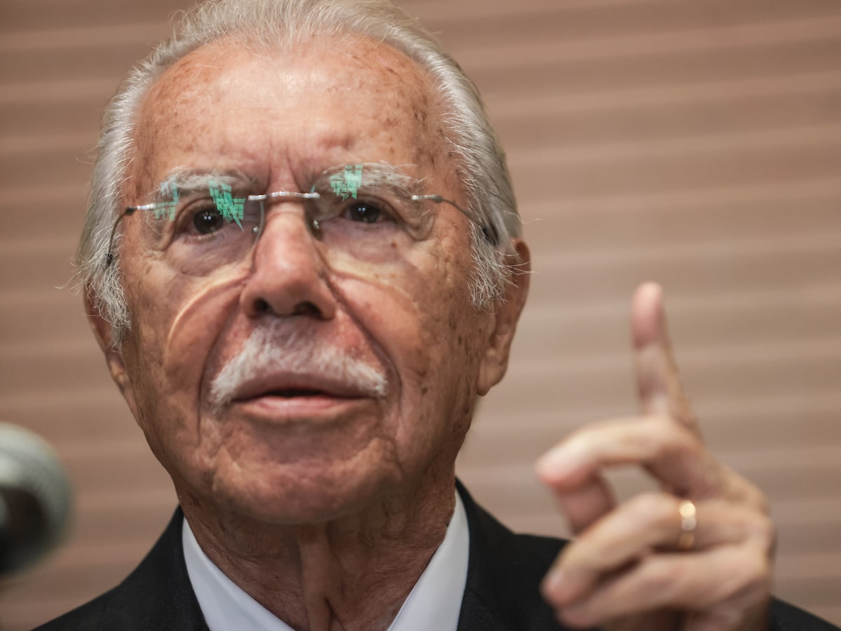 José Sarney continua internado em hospital em SP e tem previsão de alta para a próxima semana