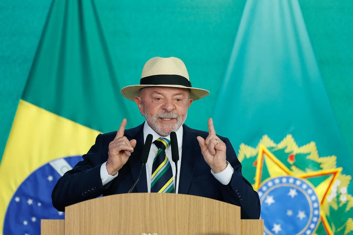 Parece que os EUA são chefes da Delcy, diz Lula sobre Venezuela
