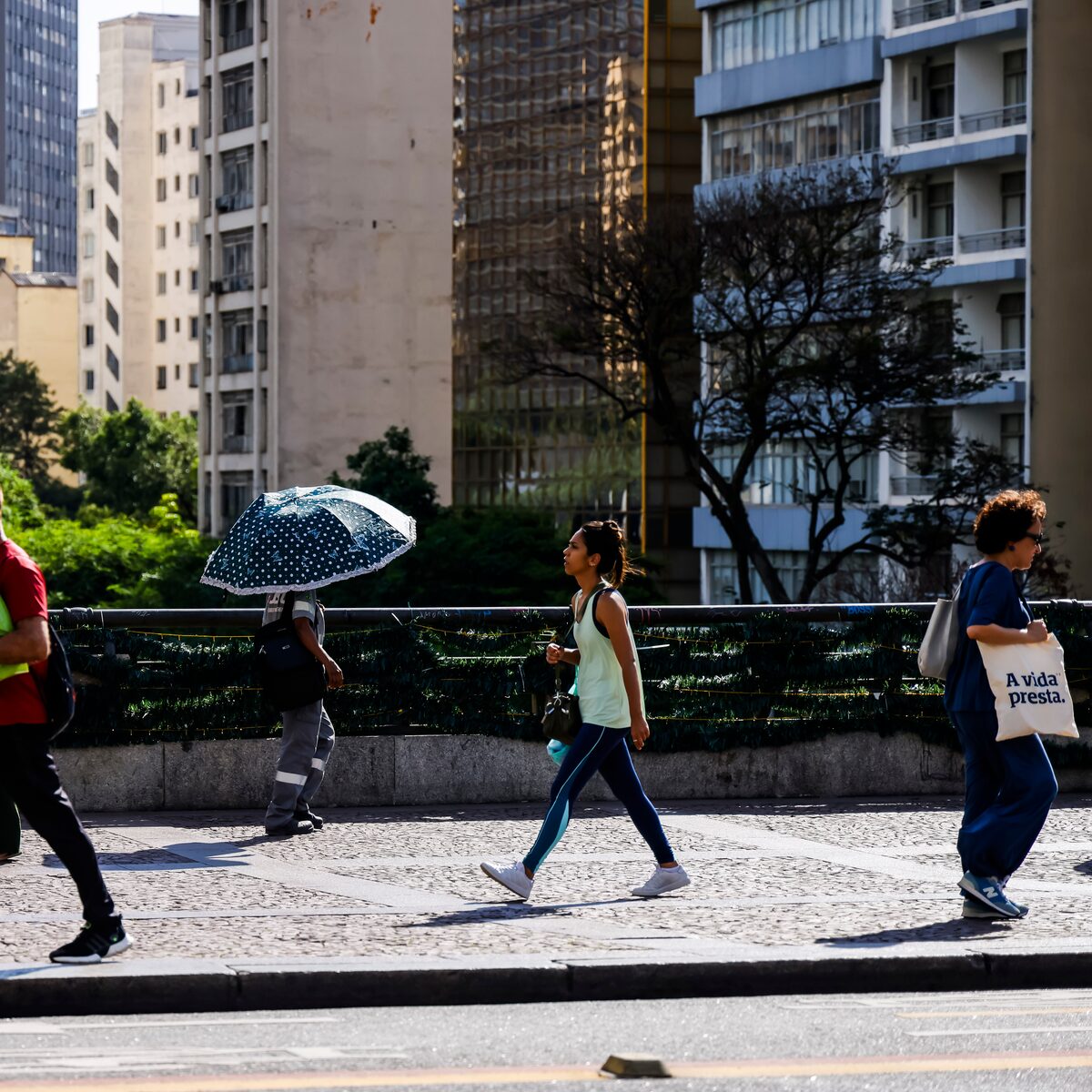 Onda de calor começa neste sábado no Brasil; veja regiões afetadas e até quando vai o alerta