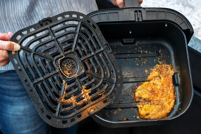 8 dicas infalíveis para desengordurar qualquer air fryer