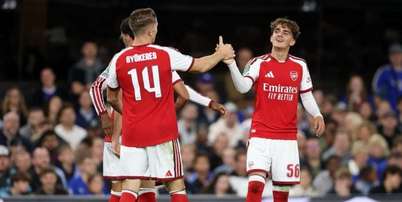 Momento do segundo gol marcado por Max Dowman na vit&oacute;ria do Arsenal - Foto: Alex Pantling/Getty Images / Jogada10