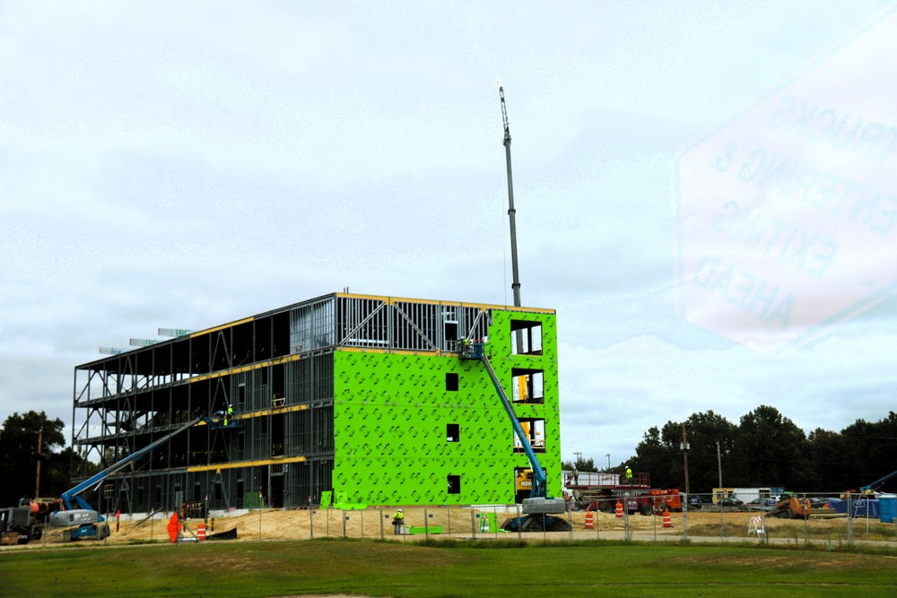 Imagem relacionada à notícia: Ensaio de fotos: Setembro 2025 operações de construção para o exercício fiscal 2024 - financiado $ 55.75 Projeto de Quarters de Oficiais de