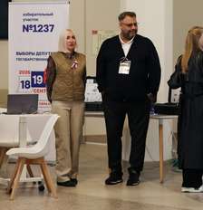 Eleitoras comparecem às urnas em Moscou, no primeiro dia de eleições legislativas na Rússia. (18/09/2026) Foto: REUTERS - Anastasia Barashkova / RFI
