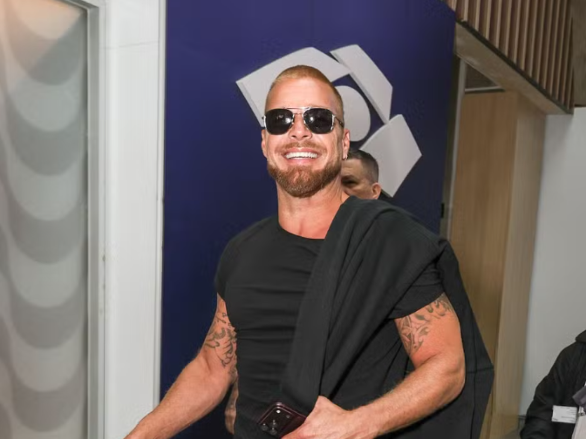 Ricky Martin chega ao Brasil para show no Maracanã; detalhe inusitado chama atenção