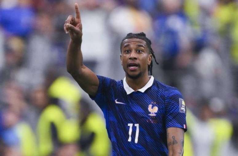 Olise sai do banco, marca golaço e França vence Bélgica na Liga das Nações