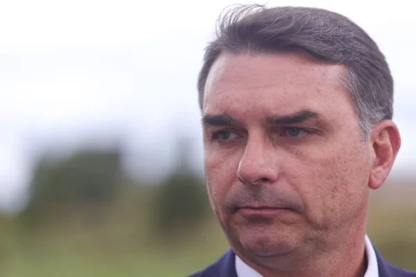 Flávio liga alerta com pedido de Lula a Dino sobre interferência externa - destaque galeria
