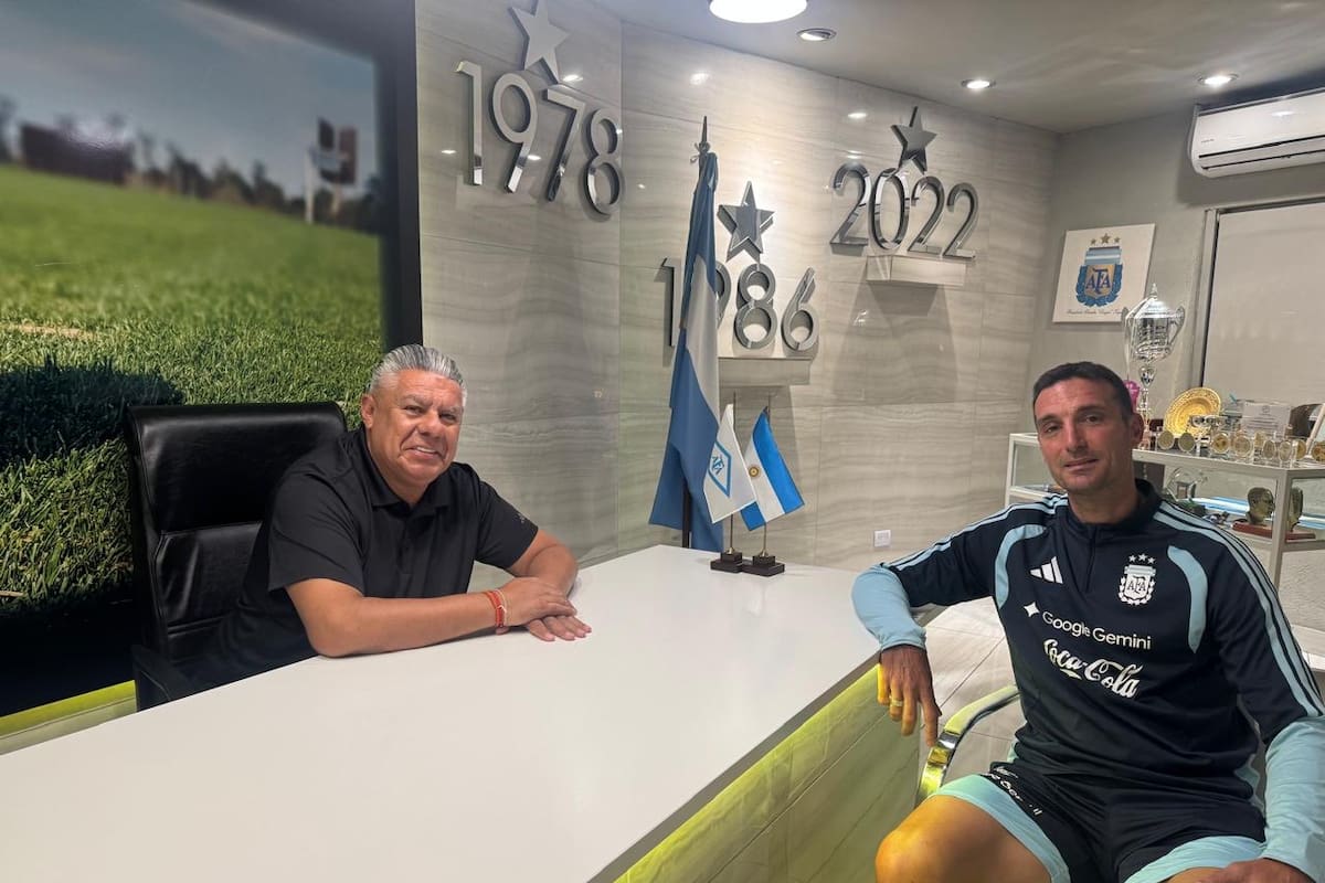 Tapia se reuniu com Scaloni e a AFA anunciou que começaram "as conversações" para renovar seu contrato