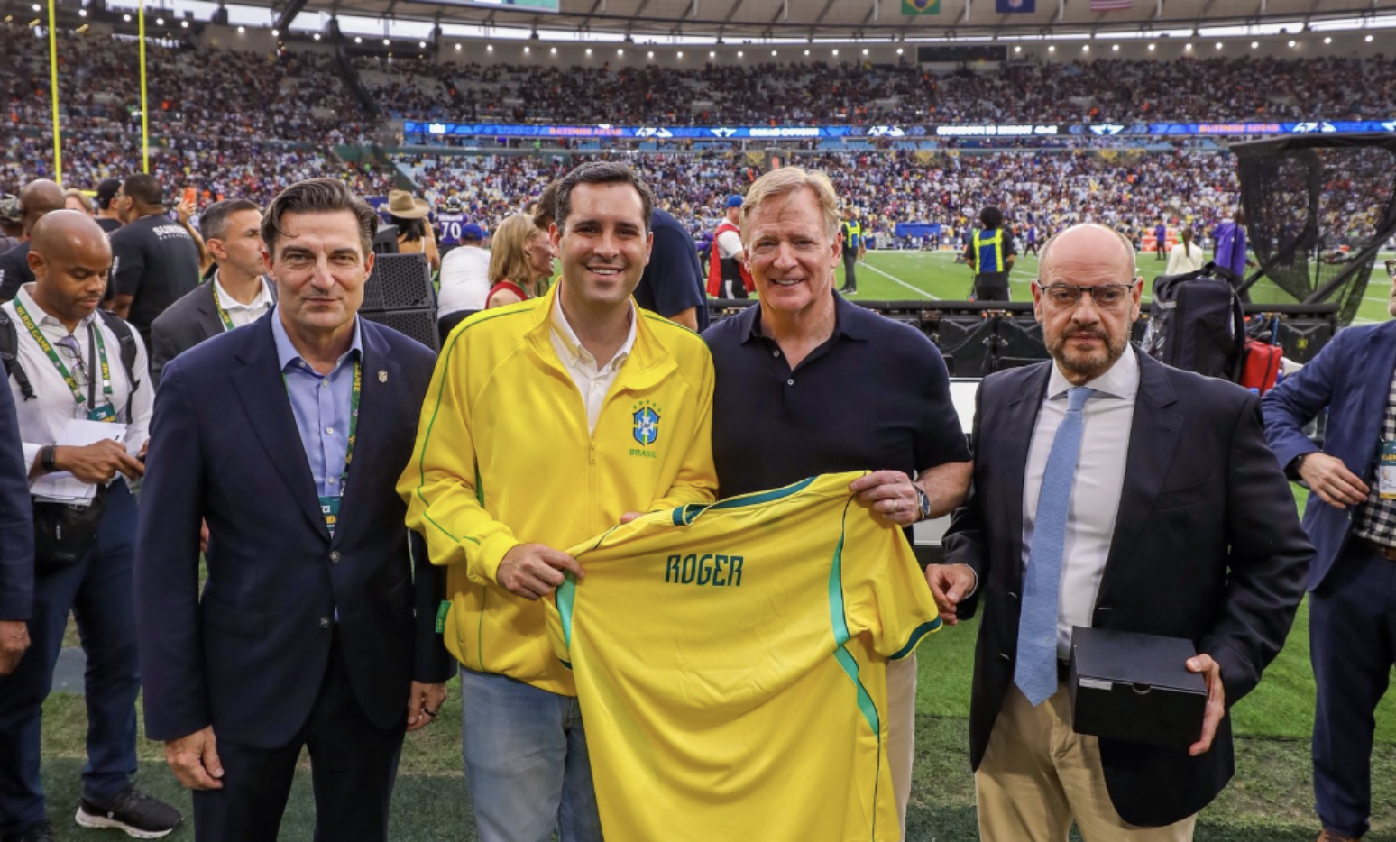 Eduardo Cavaliere entregou camisa do Brasil