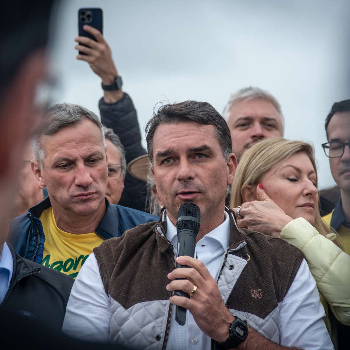 Globo confirma encontro de Flávio com executivos da emissora e trata caso como ‘usual’