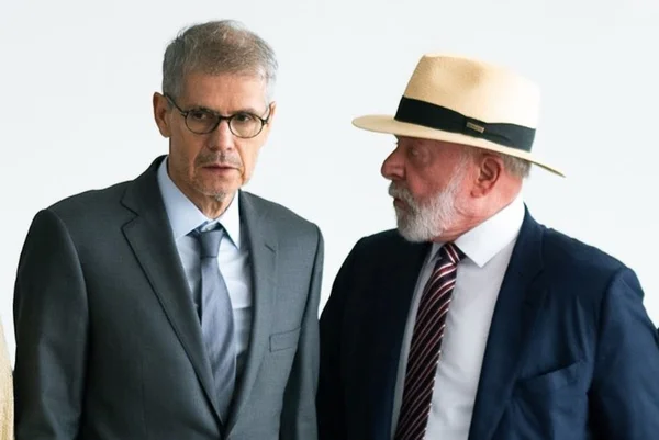Lula reúne núcleo duro da comunicação e inicia gravações para o 2º turno