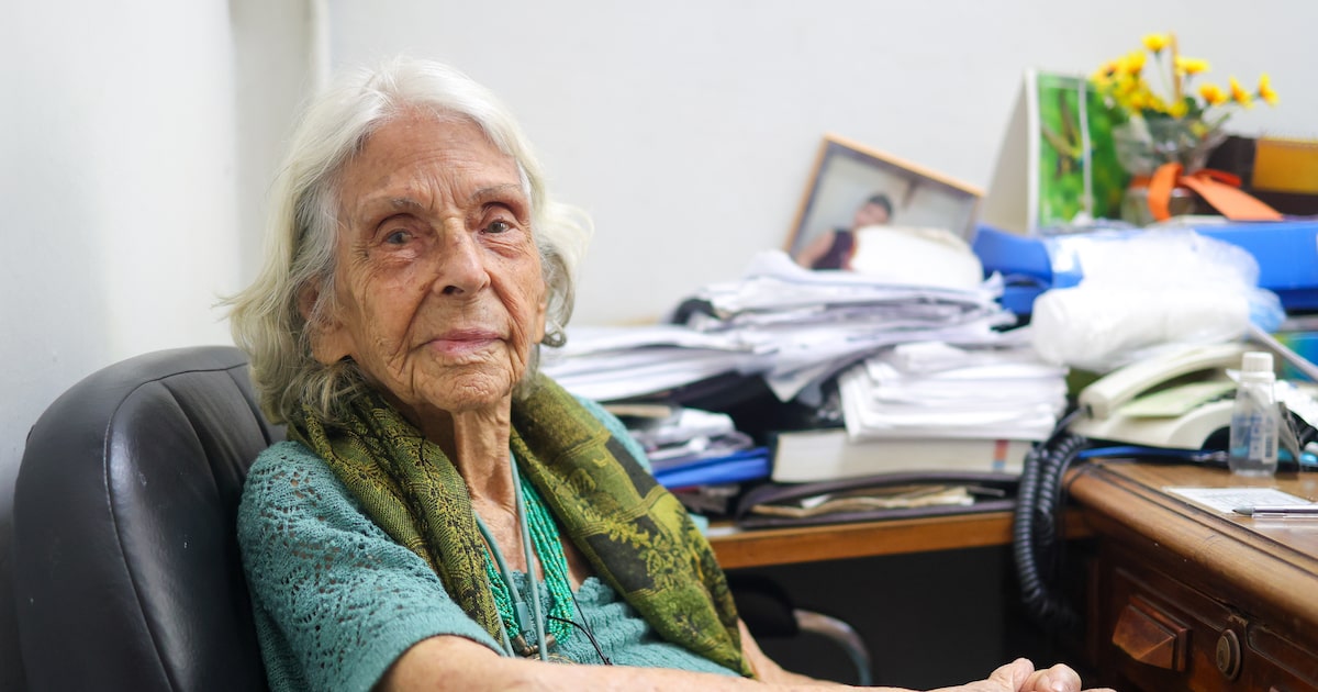 Ela tem 101 anos e dirige a escola que fundou há sete décadas: ‘Ainda me sinto jovem para trabalhar’
