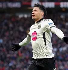 Atacante brasileiro marcou o gol da vitória sobre o Manchester United, em Old Trafford – Foto: Divulgação/Bournemouth / Jogada10