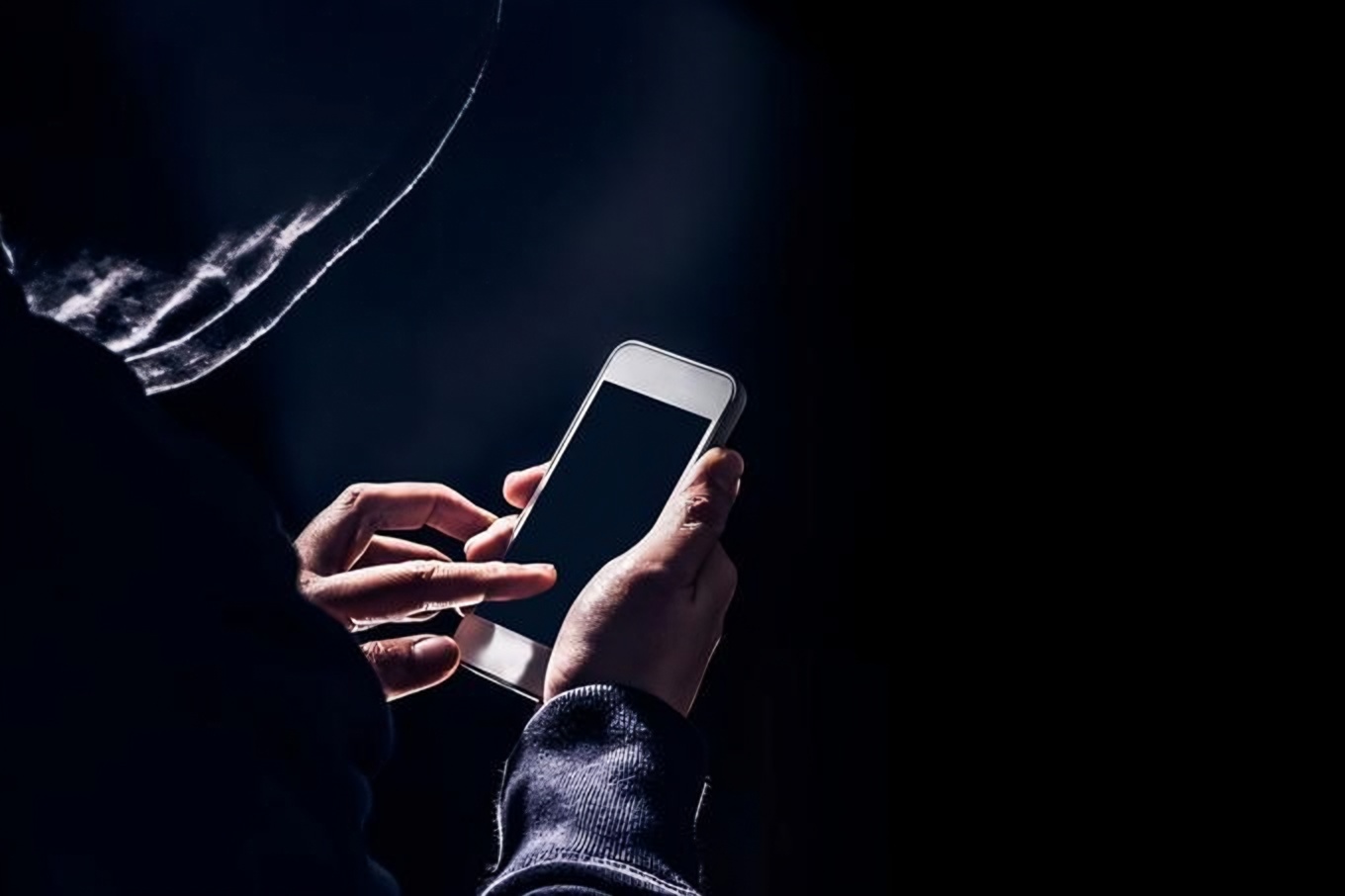 Policial preso por fabricar e distribuir imagens sexualmente exploratórias