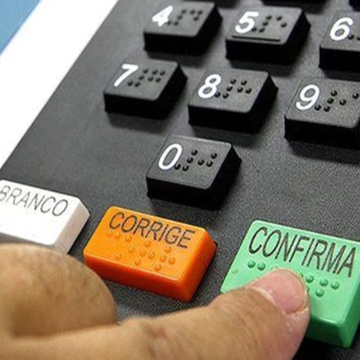 Moscou é único local no exterior com votação manual em papel, diz TRE-DF