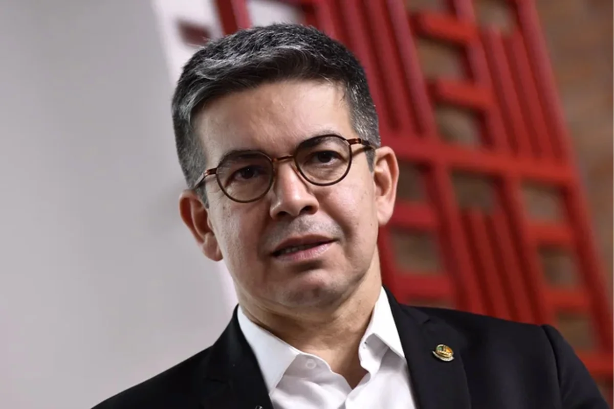 Líder de Lula apresenta projeto para obrigar candidatos a abrirem sigilos
