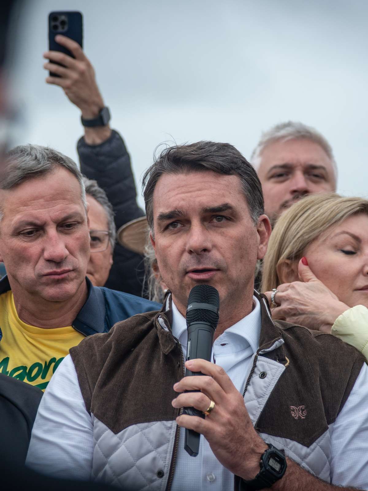 Globo confirma encontro de Flávio com executivos da emissora e trata caso como ‘usual’