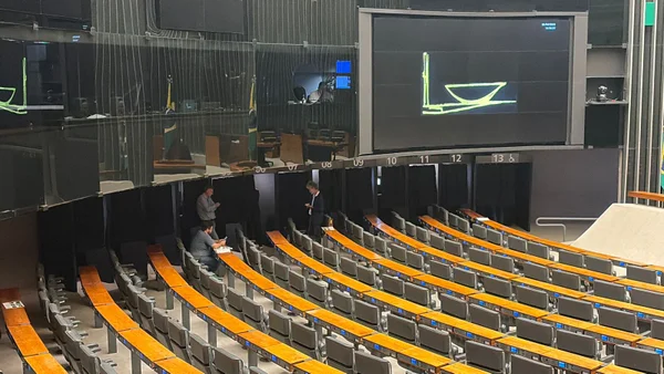 Sonho do Centrão, voto distrital enfrenta oposição no PT e no PL - destaque galeria