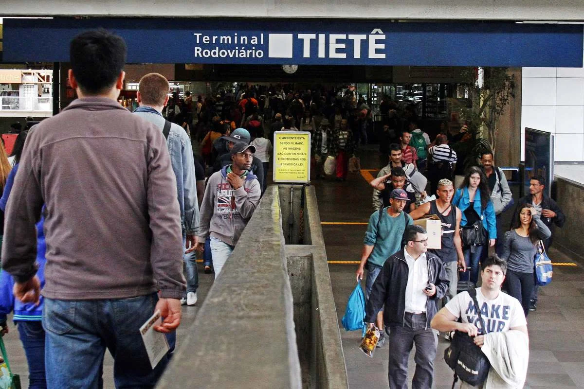 Mulher é esfaqueada no Terminal Tietê; polícia apura intolerância política
