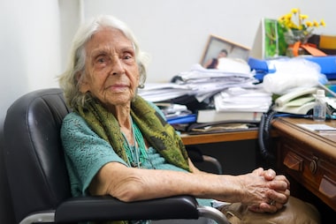 Ela tem 101 anos e dirige a escola que fundou há sete décadas: ‘Ainda me sinto jovem para trabalhar’