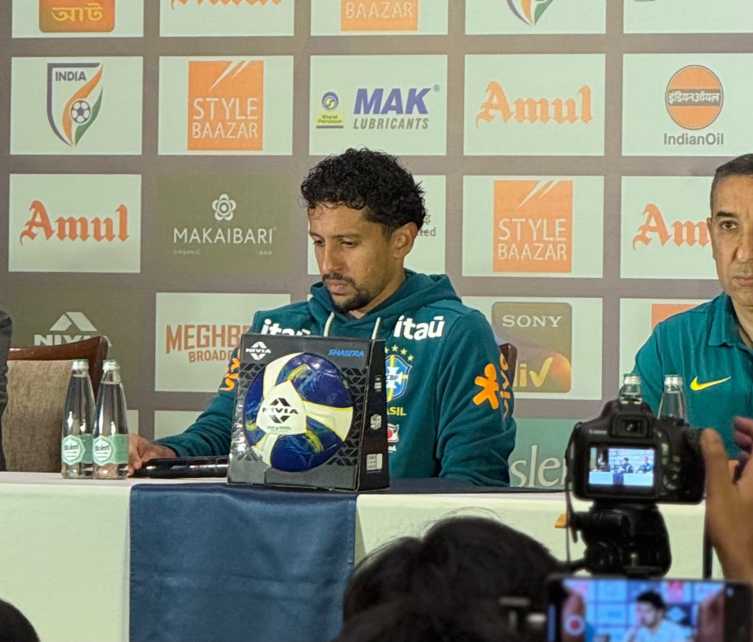 Marquinhos se impressiona com recepção na Índia e fala em reconquistar confiança na Seleção
