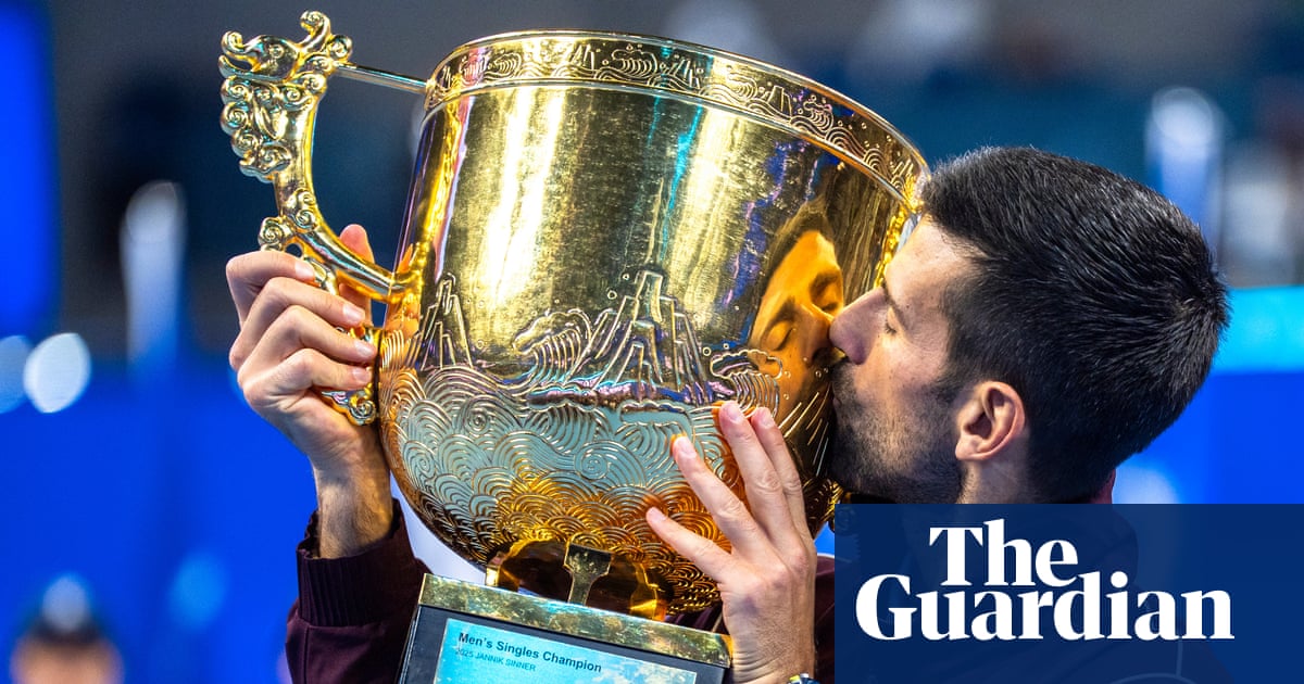 Djokovic encerra a seca de títulos com a vitória no China Open enquanto Alcaraz conquista glória no Japão