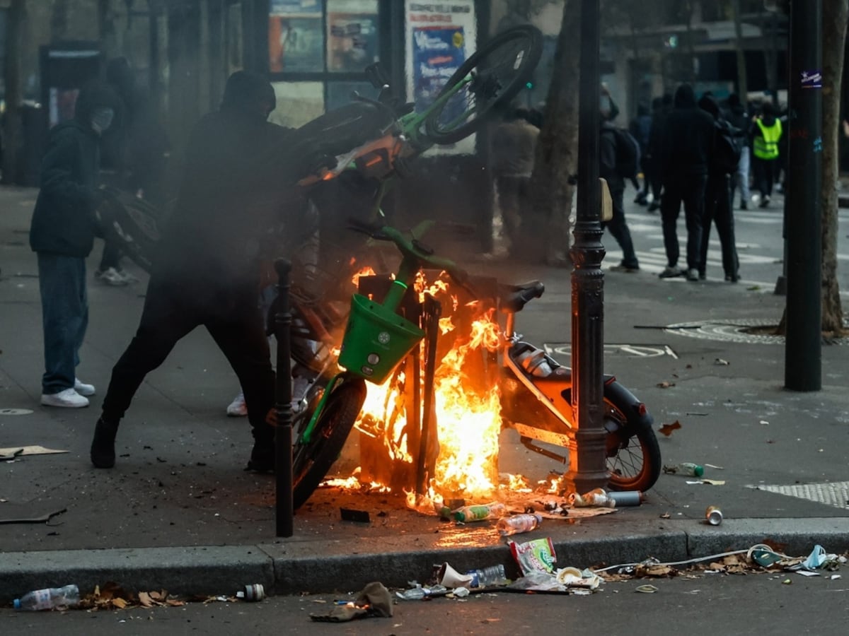 Detiveram-se 1.200 pessoas nas manifestações na França, que deixaram 150 policiais feridos