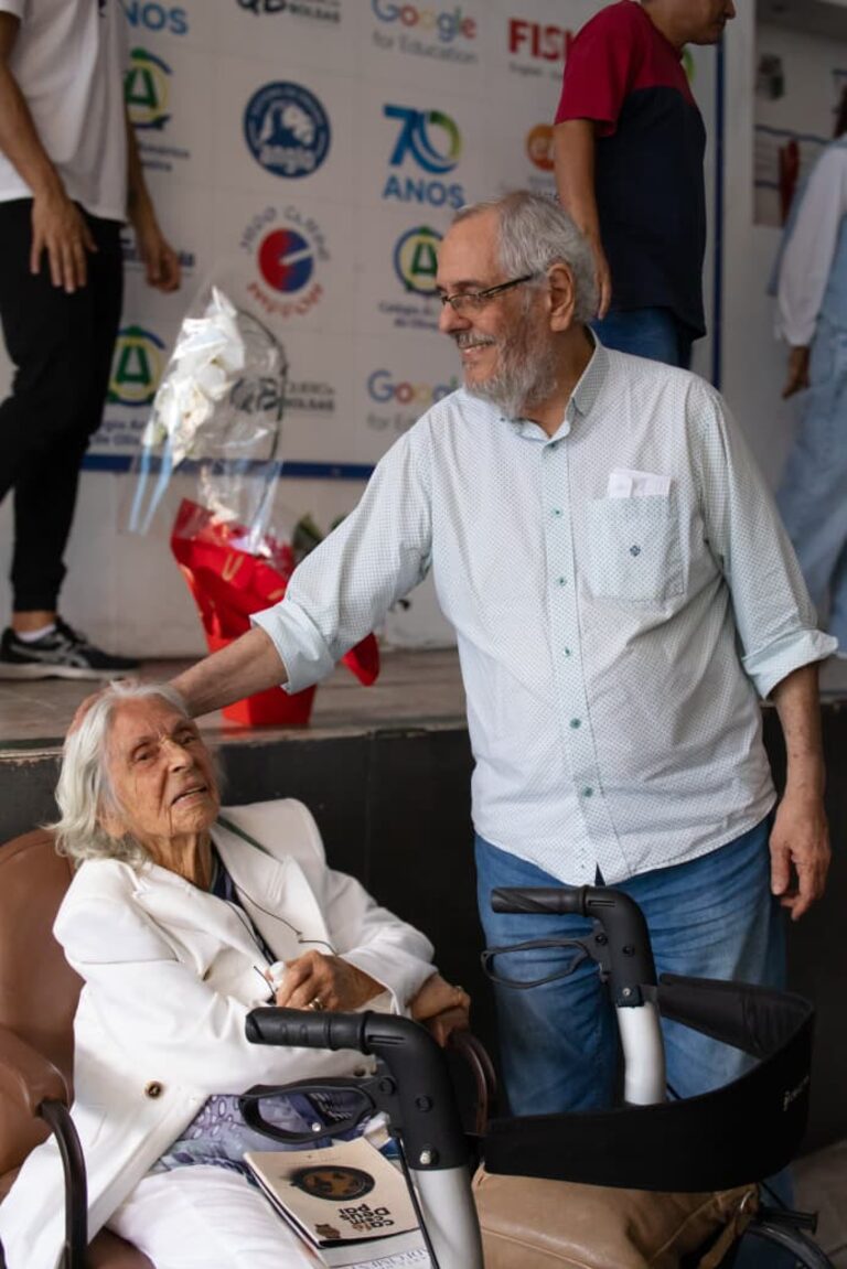 Ela tem 101 anos e dirige a escola que fundou há sete décadas: ‘Ainda me sinto jovem para trabalhar’
