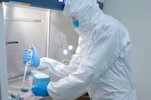 Listas de verificação, máscaras e mistério: o que sabemos sobre o surto de peste na Rússia