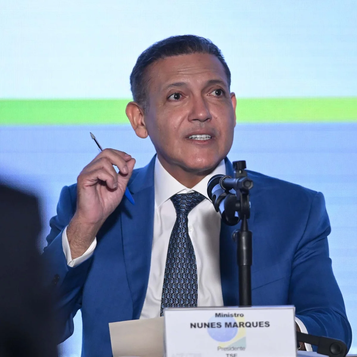 Nunes Marques concorda com Zanin e orienta TREs a fecharem urnas às 19h