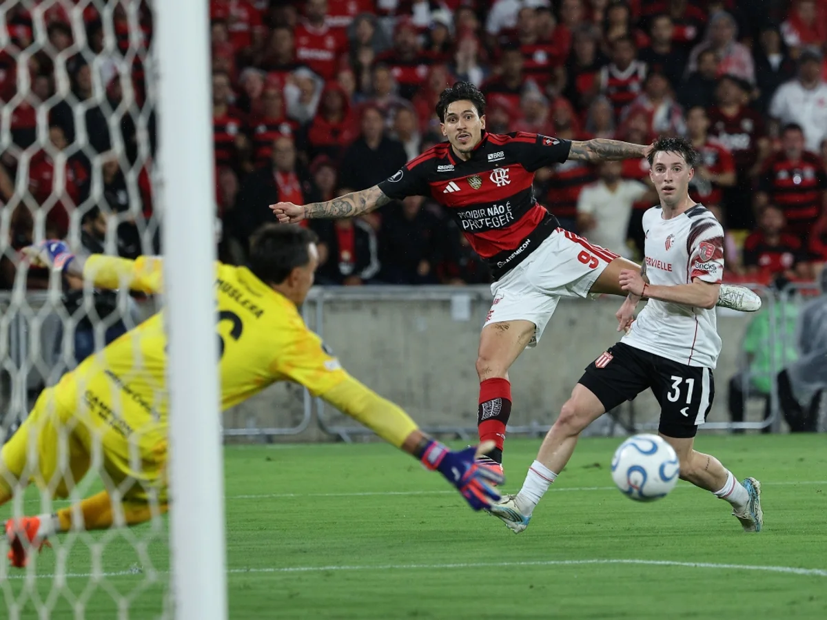 Dirigente do Estudiantes ironiza Jardim sobre final: “A gente convida”
