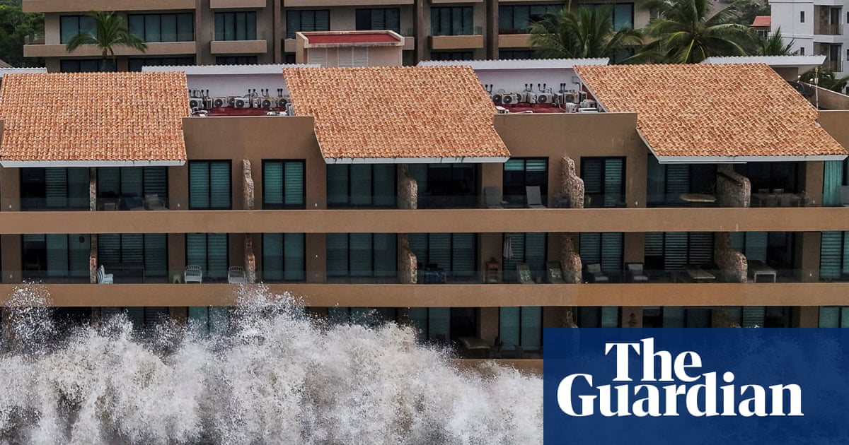 O furacão Simon e a tempestade tropical Rachel mataram cinco pessoas na costa do Pacífico do México.