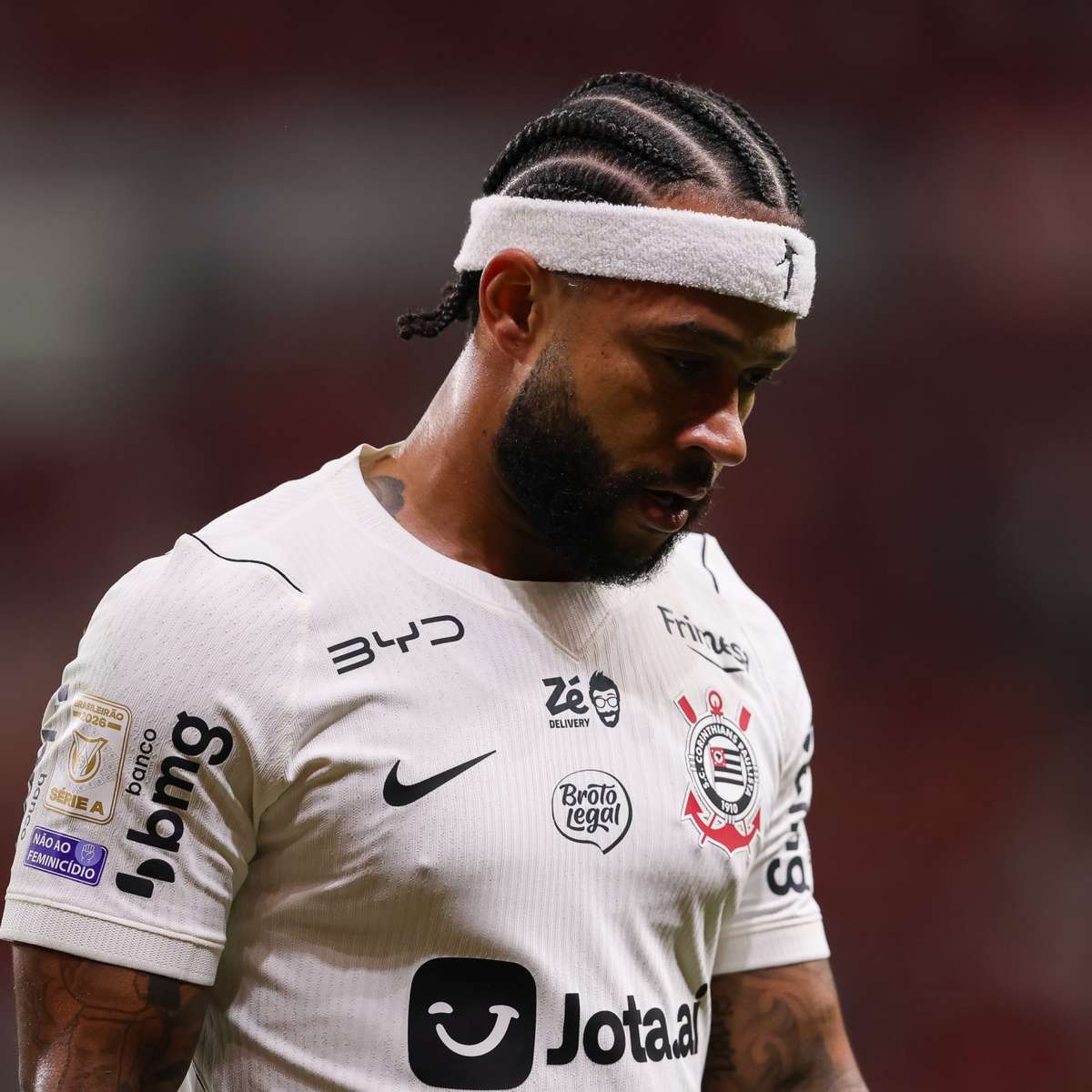 Torcidas organizadas do Corinthians pedem saída de Marcelo Paz e afastamento de Memphis Depay