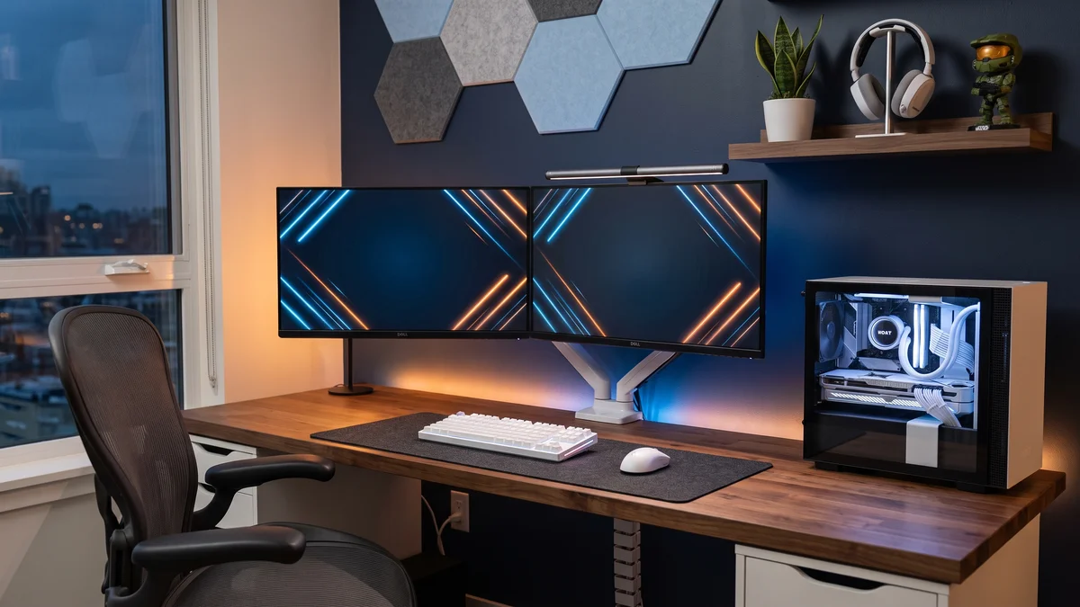 Setup de PC com dois monitores