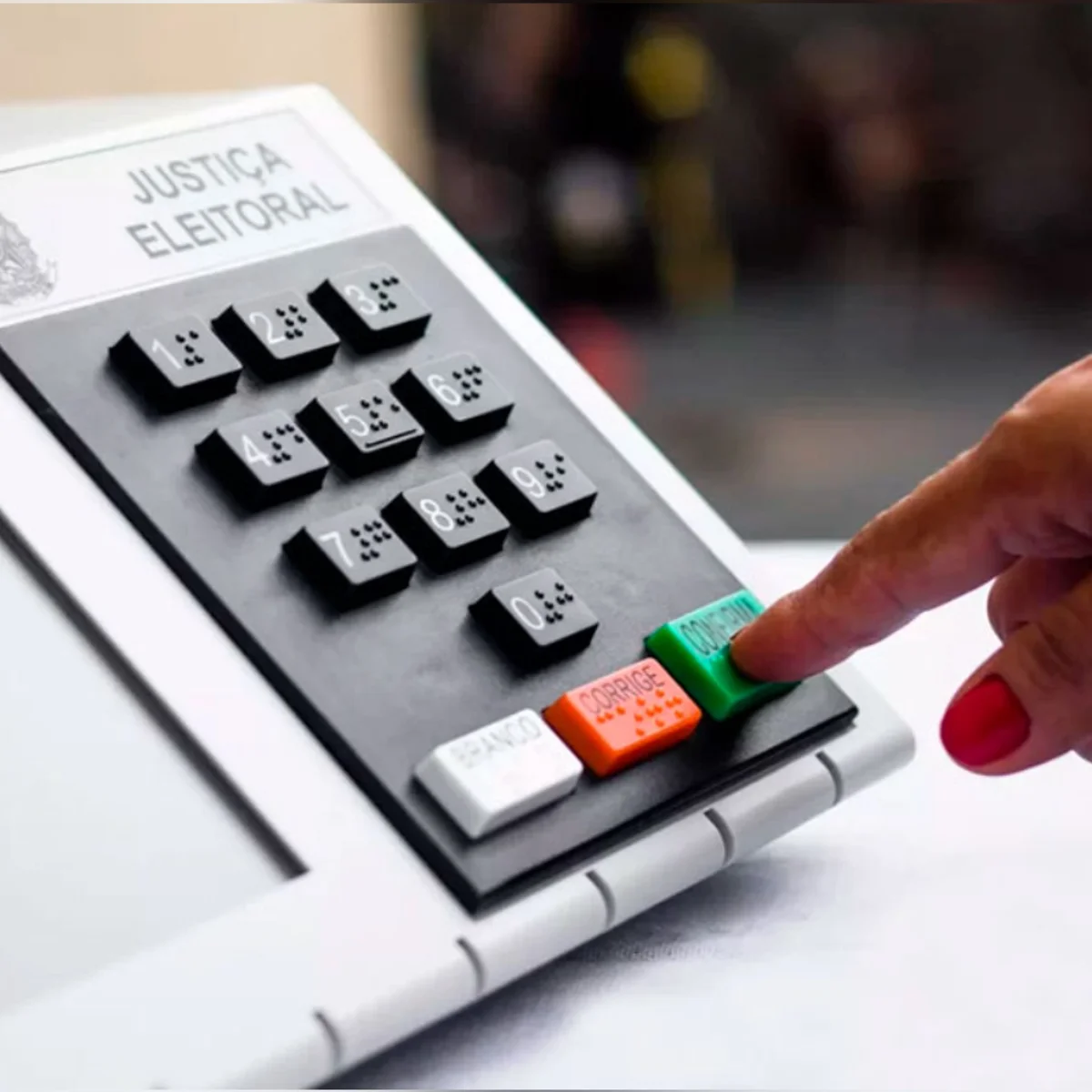 TSE registra 467 urnas trocadas nas primeiras horas de votação