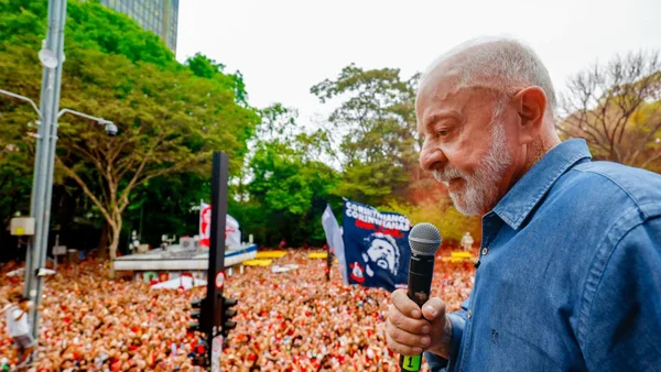 Em ato no RS, Lula diz que estado não pode ter predominância da direita