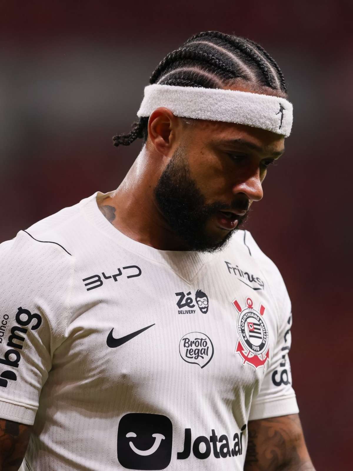Torcidas organizadas do Corinthians pedem saída de Marcelo Paz e afastamento de Memphis Depay