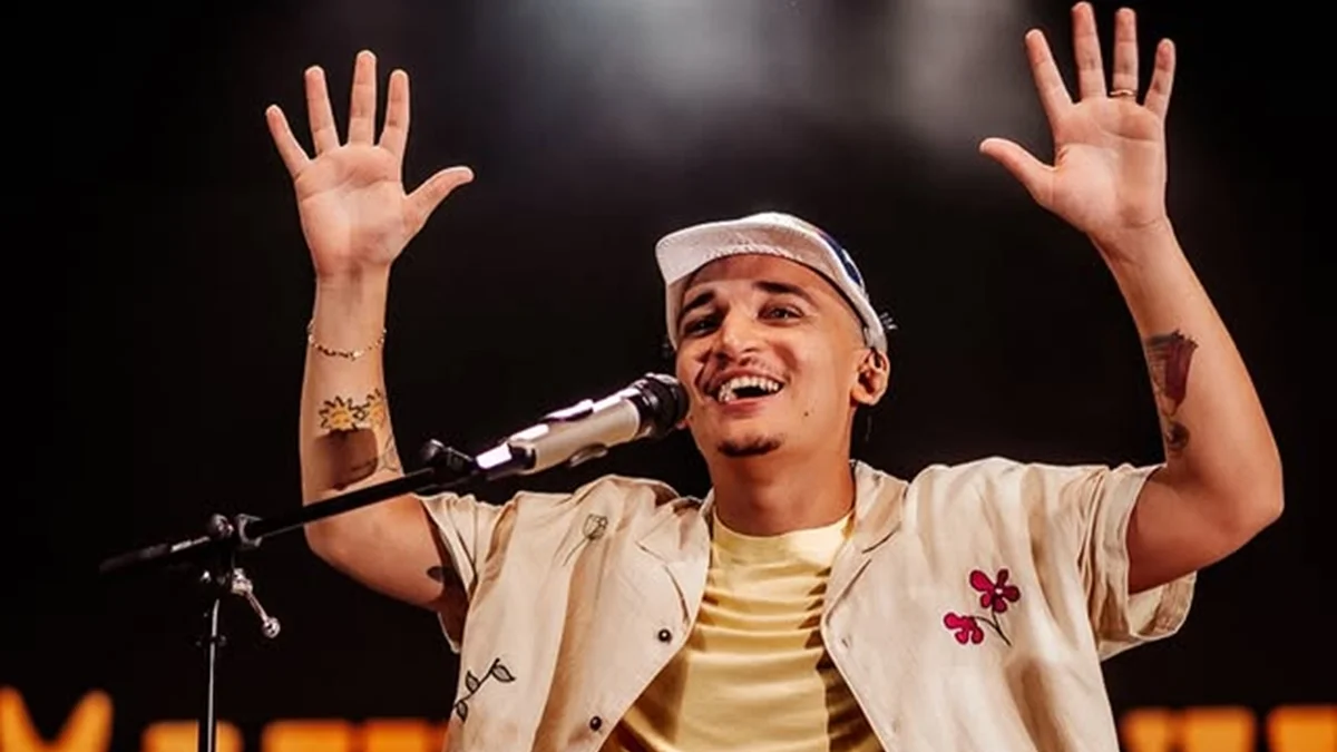 João Gomes é cobrado por posição política antes de show em MG
