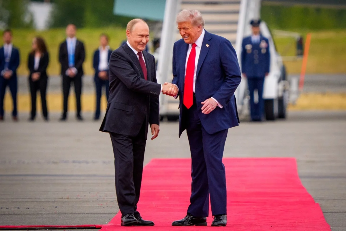 Imagem colorida de Vladimir Putin e Donald Trump - Metrópoles
