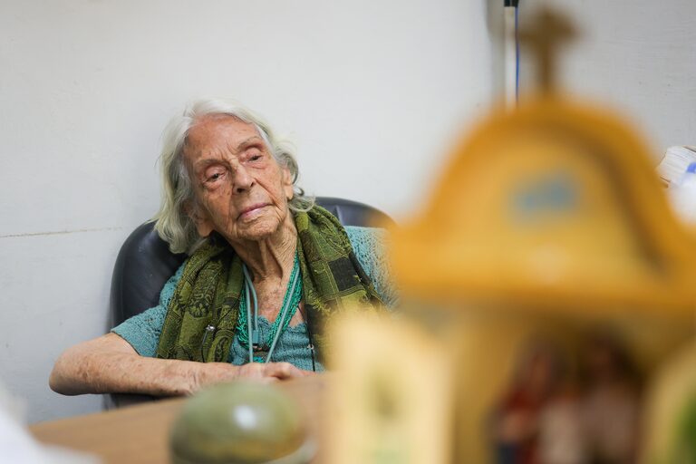 Ela tem 101 anos e dirige a escola que fundou há sete décadas: ‘Ainda me sinto jovem para trabalhar’
