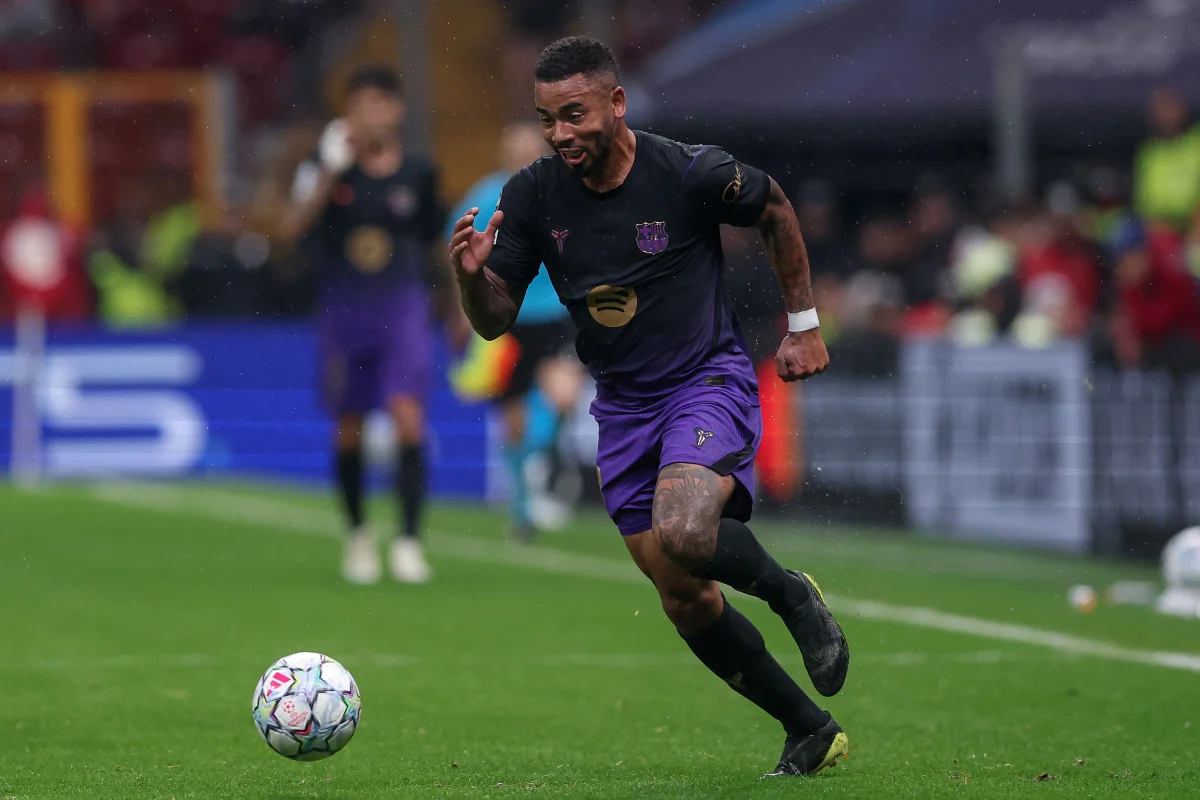 Foto colorida de Gabriel Jesus, do Barcelona - Metrópoles