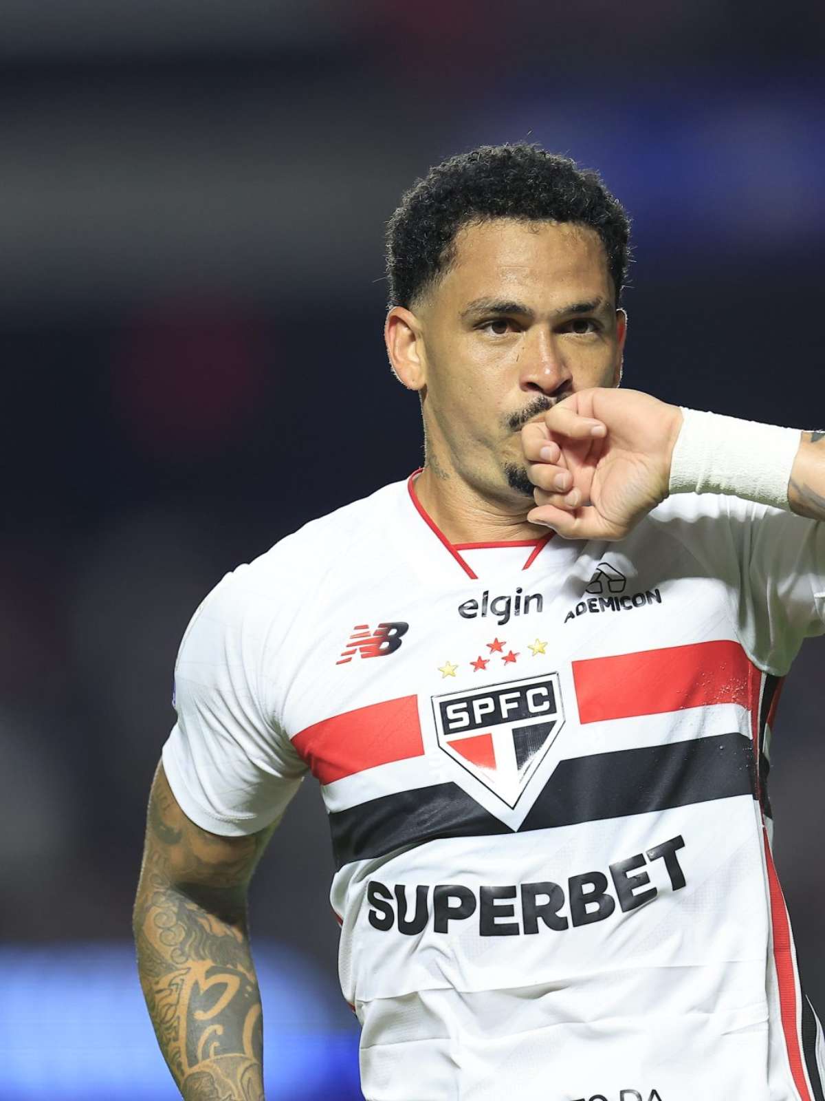Clubes seguem com bets nas camisas em retorno do Brasileirão; saiba o motivo