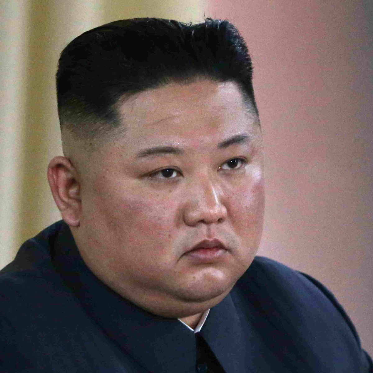 Agência afirma que Kim Jong Un é "extremamente obeso" e pesa mais de 140 kg