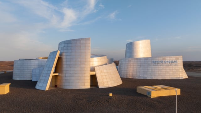 Como ovos de dinossauro na areia: o museu de pterossauros construído para prosperar no deserto do Gobi