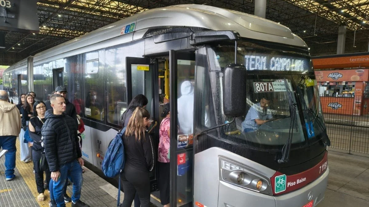 PT pede ampliação de horário de votação em SP após problemas com ônibus